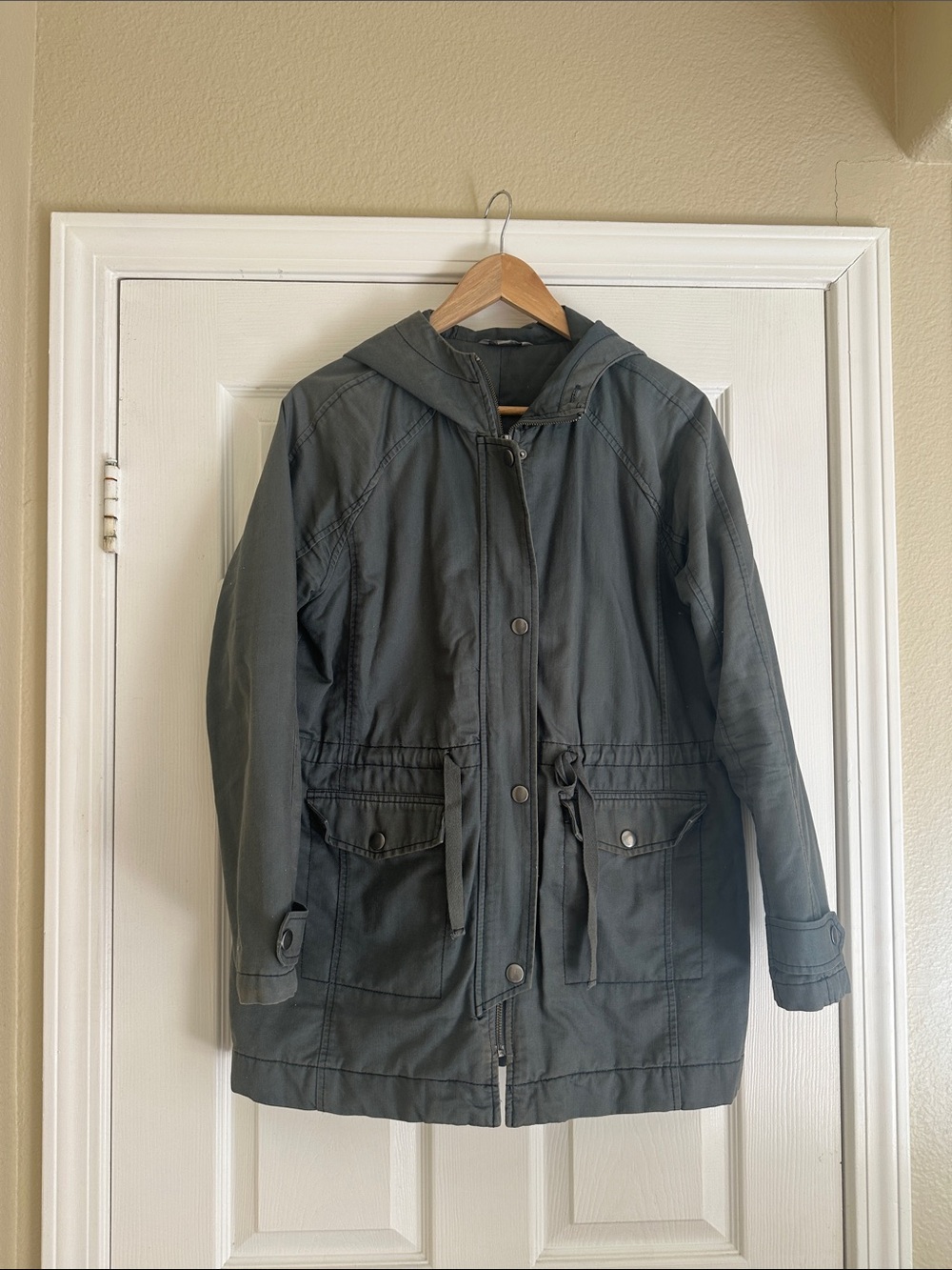 Rubbish Hooded Utility Jacket in Army Green